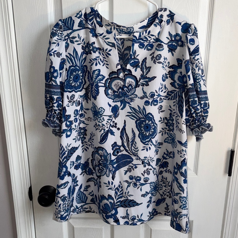 SHEIN White Split-Neck Floral Print Blouse in Blue